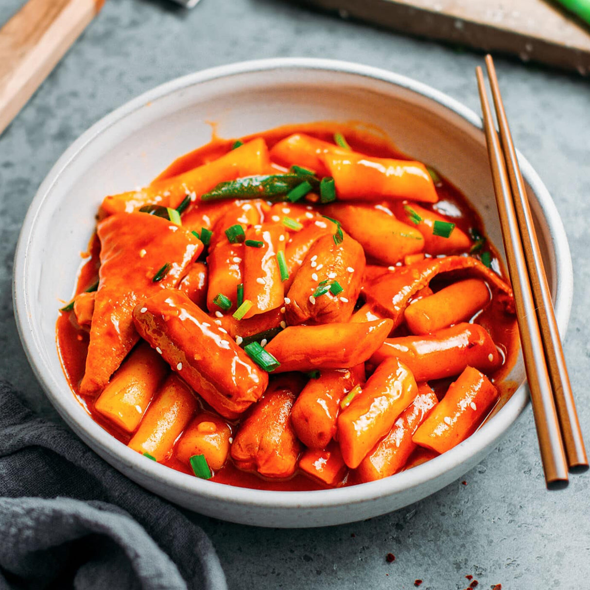 Urban Platter Classic Korean Tteokbokki Rice Cakes, 500g (Soft & Chewy Garaetteok | Korean Rice Sticks | Ideal for Stir-Fries, Soups & Tteokbokki)