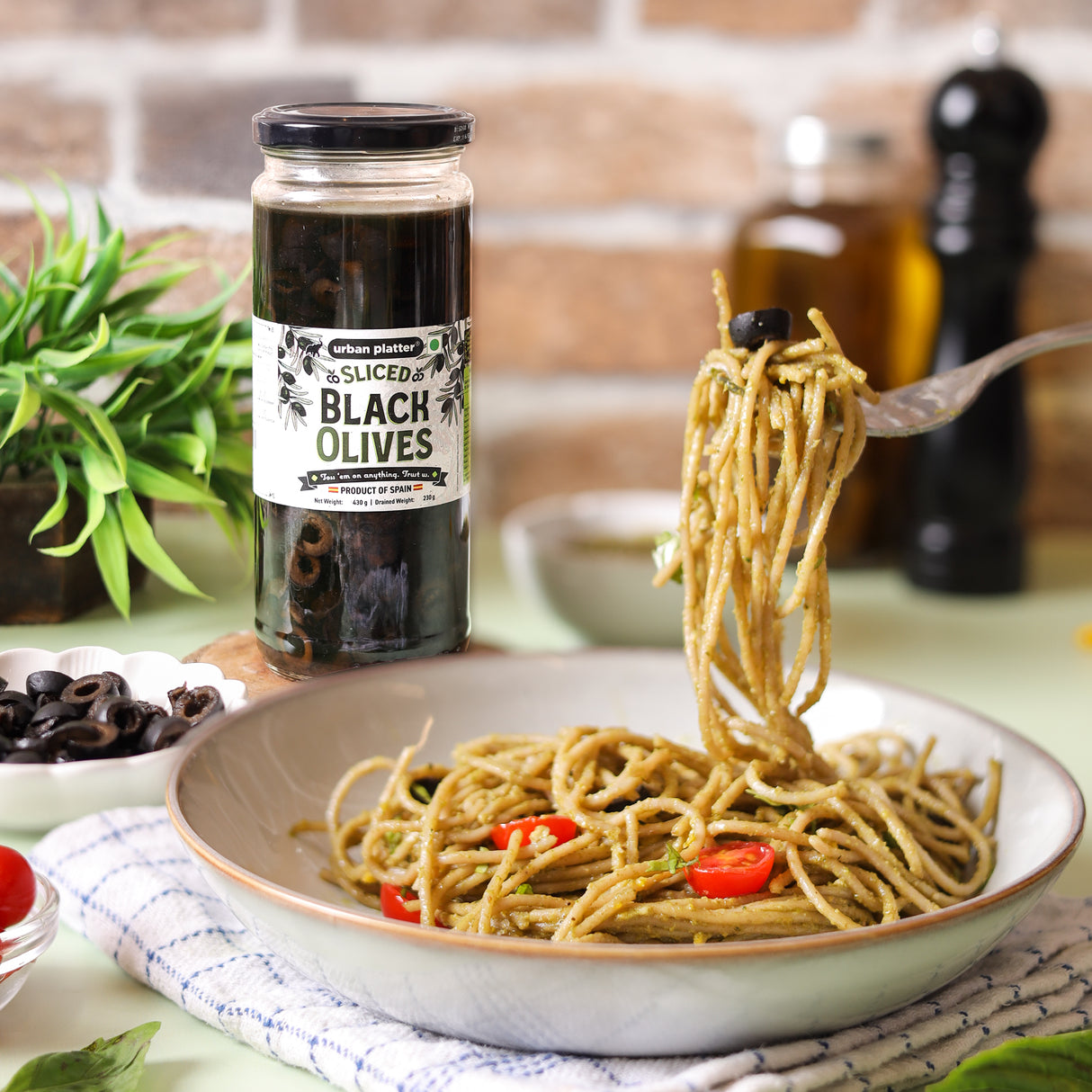 Urban Platter Sliced Black Spanish Olives, 430g (Bold, Savoury Mediterranean Flavour | Perfect for Pizzas, Pastas, Nachos & Salads)