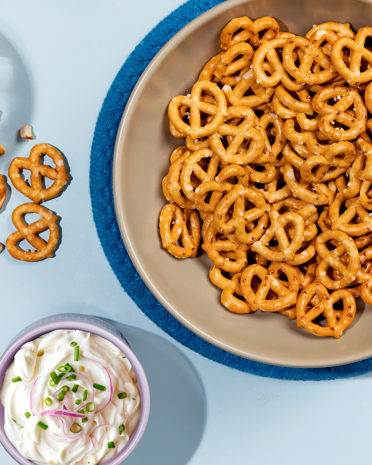 Atom Eats Salted Pretzel Mini Knots Party Pack, 200g