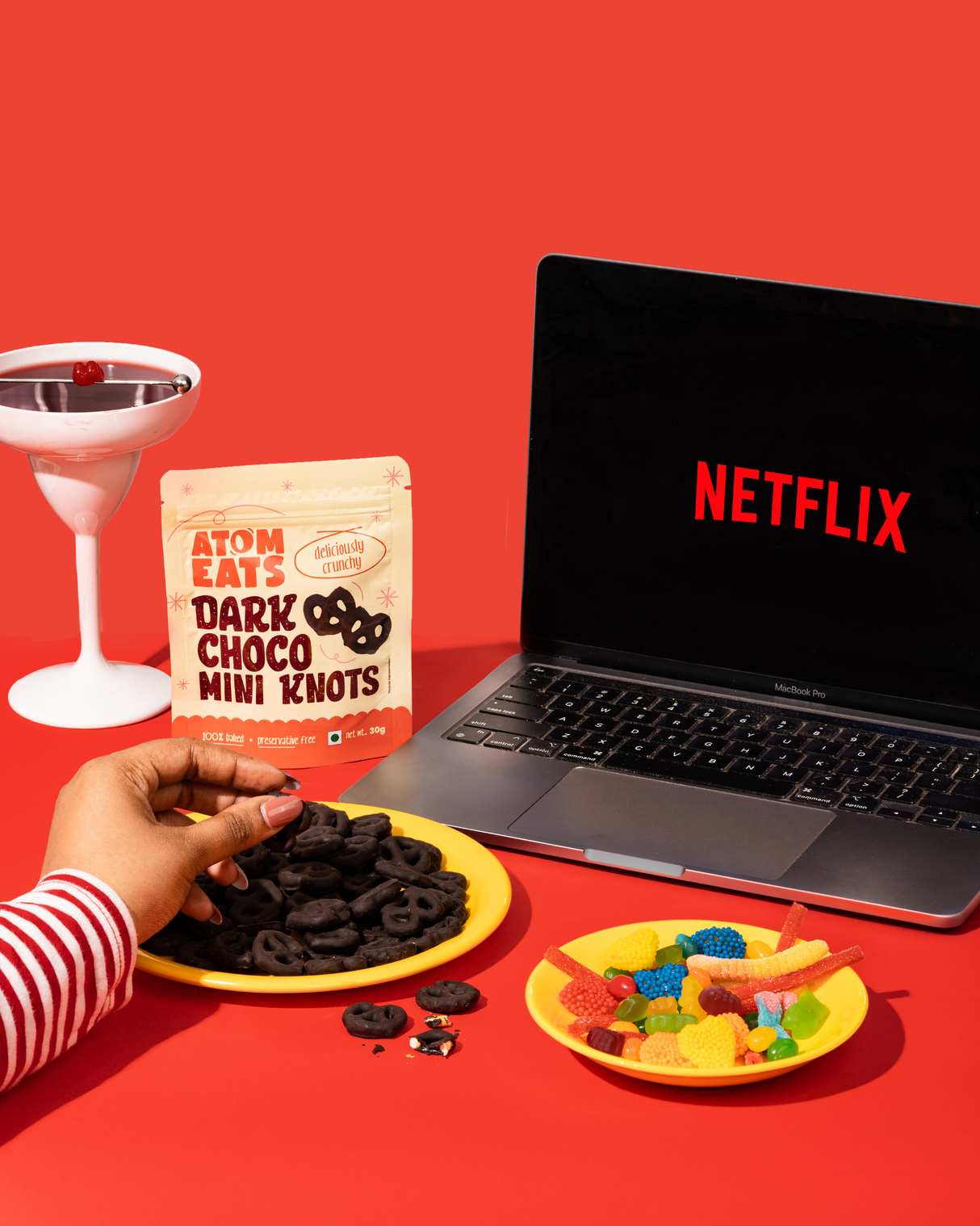 Atom Eats Dark Chocolate Dipped Pretzels, 30g