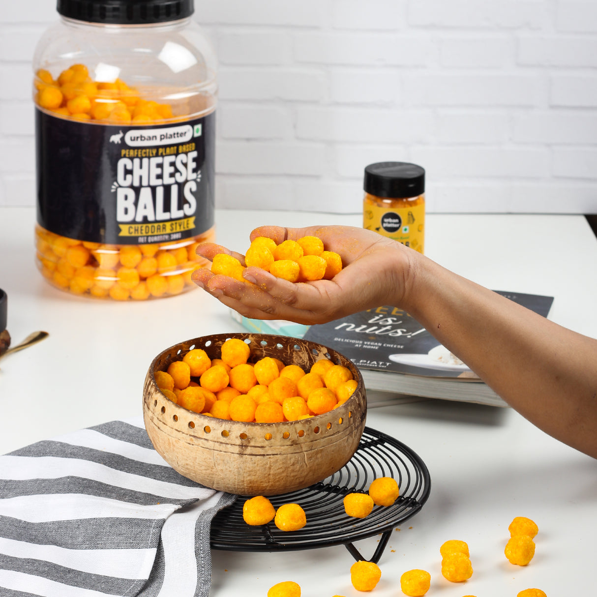 Urban Platter Cheese Balls, 300g (Cheddar Flavour, Plant-based Snack, Party Pack)