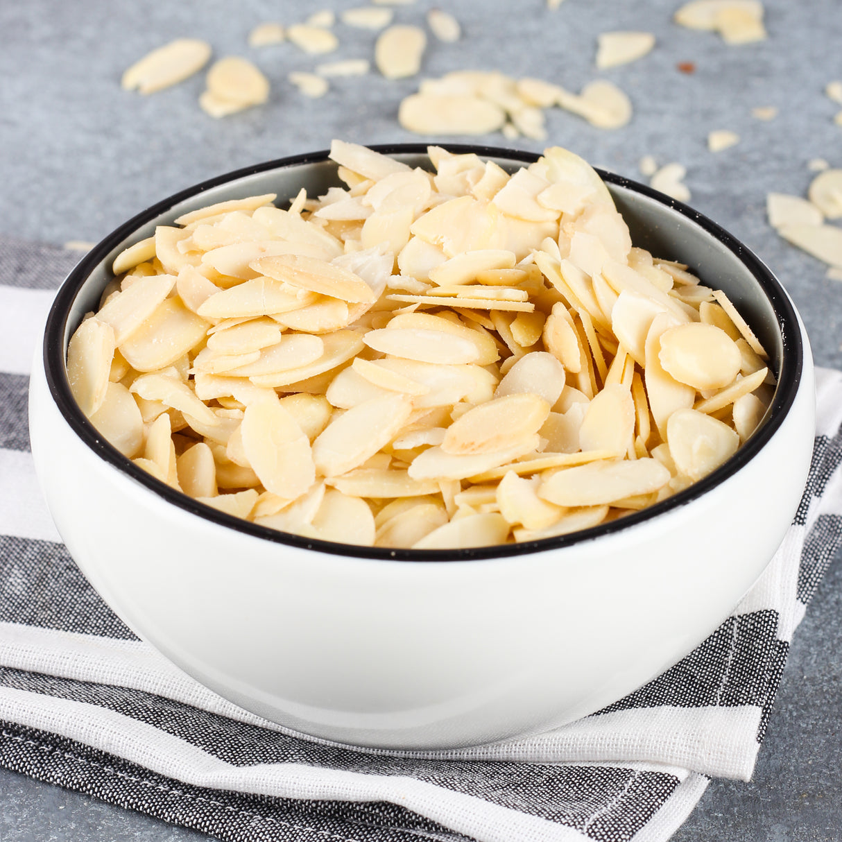 Urban Platter Sliced Blanched California Almonds, 200g (Badam Flakes, Perfect for Garnish, Baking and Salads)