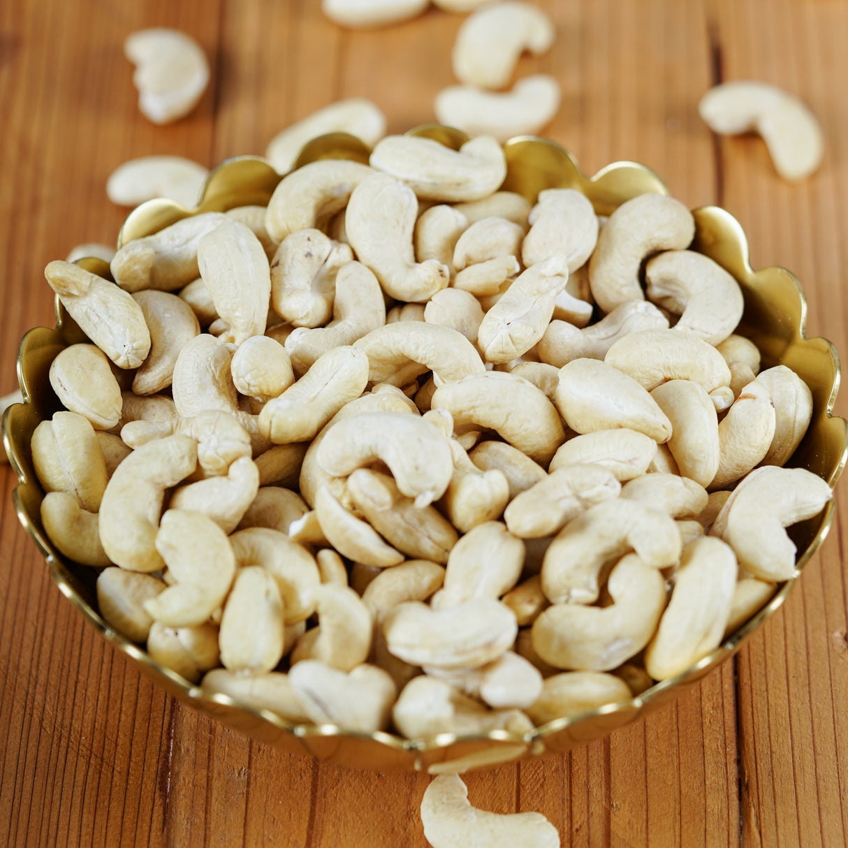 Urban Platter Goan Cashew Kernels (Grade W320), 100g (Rich in Protein, Source of Fiber, Crunchy & Delicious, Stored in Refrigeration for Long Lasting Freshness)