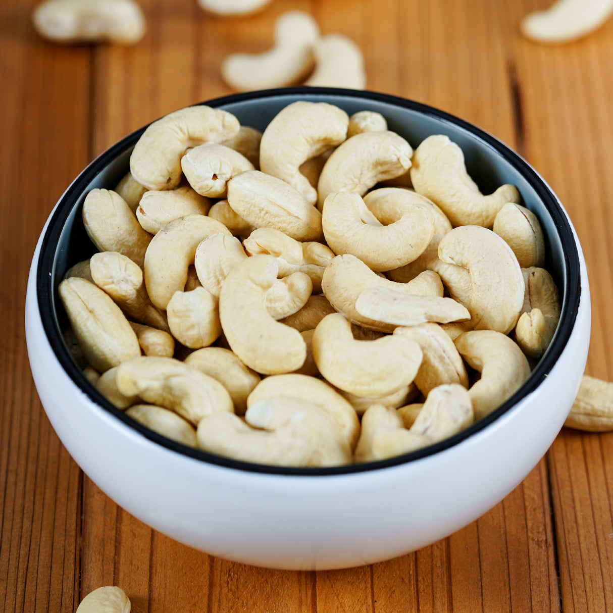 Urban Platter Bold Cashew Kernels (Grade W240), 100g (Rich in Protein, Source of Fiber, Crunchy & Delicious, Stored in Refrigeration for Long Lasting Freshness)