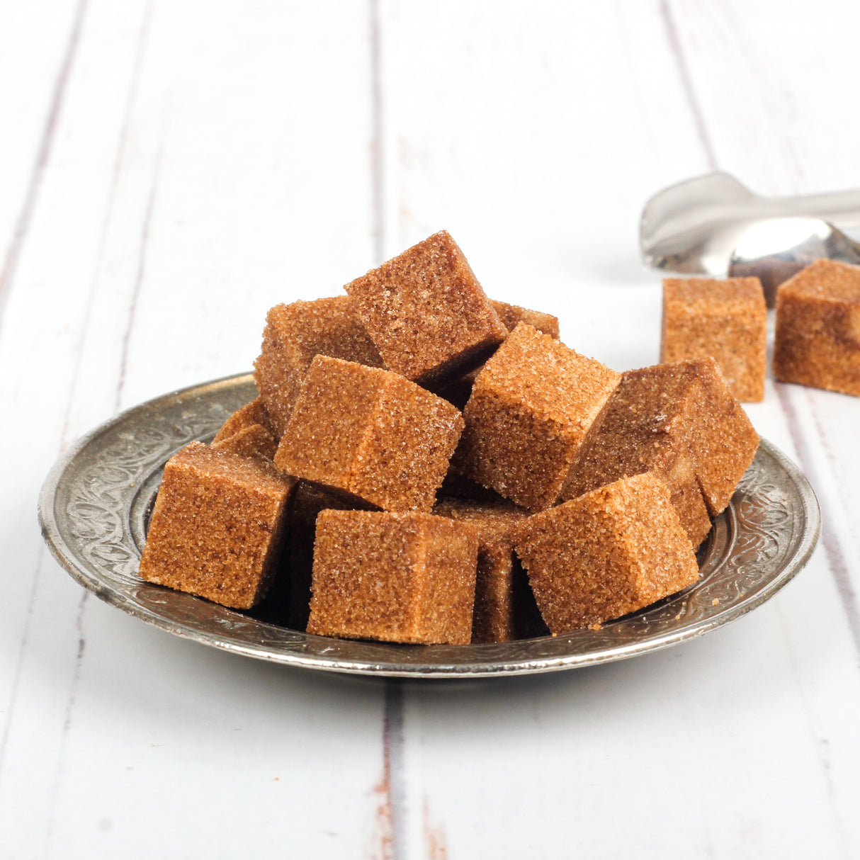 Urban Platter European Style Brown Sugar Cubes, 700g / 25oz [Half Teaspoon Sized Cubes, Rough Cut, Approx 200 Cubes]