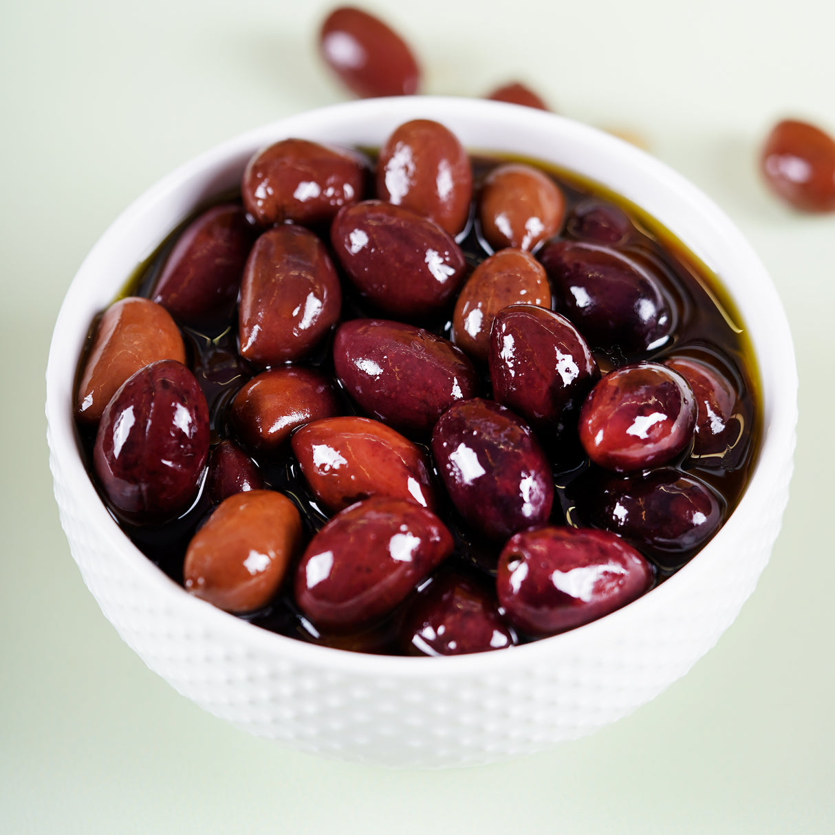 Urban Platter Greek Whole Kalamata Olives, 1Kg [Drained Weight 500g | Kalamon Region of Greece | Perfect for Salads | Hummus | Mediterranean Dishes]