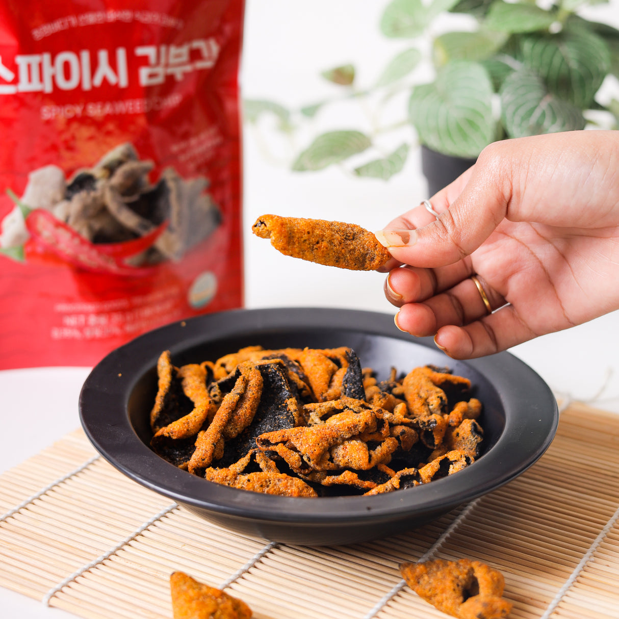 Urban Platter Spicy Seaweed Nori Chips Crispy Snack, 35g [Product of Korea]