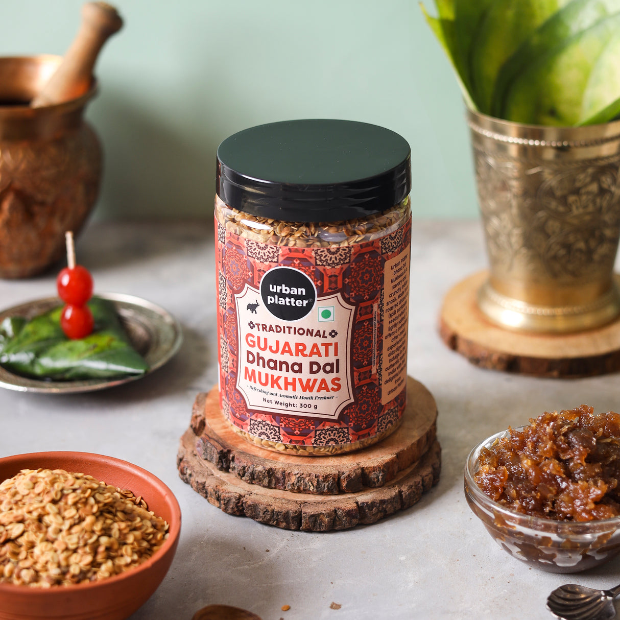 Urban Platter Gujarati Dhana Dal Mukhwas, 300g [Mouth Freshener, Digestive, After-Meal Snack]