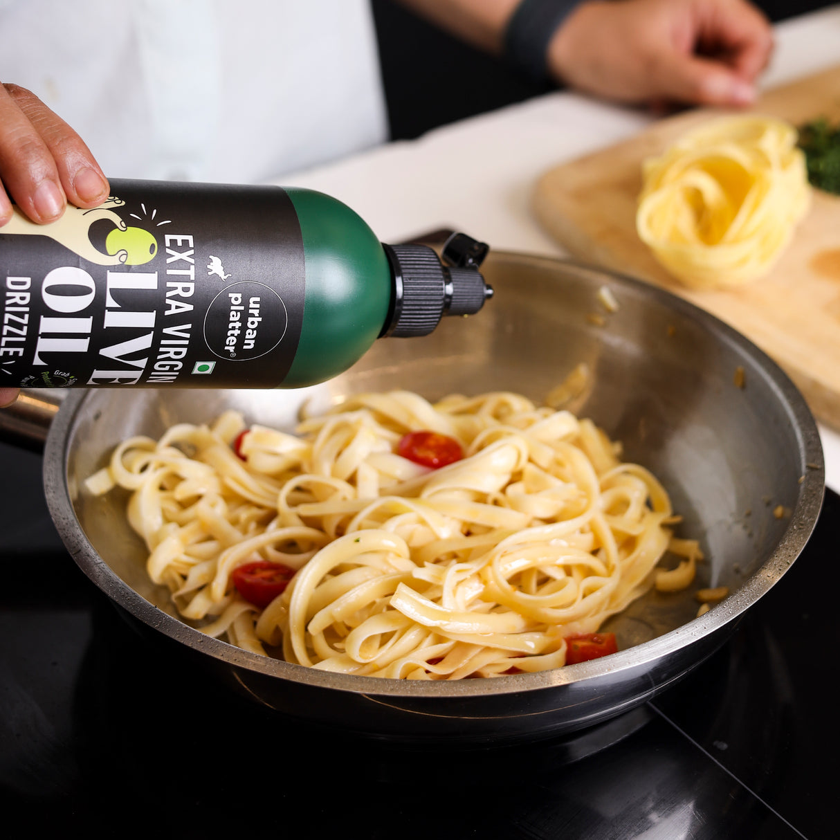 Urban Platter Extra Virgin Olive Oil in Squeezy Bottle, 500ml [Product of Italy | Convenient Squeezable Bottle | Argemone Oil Free]