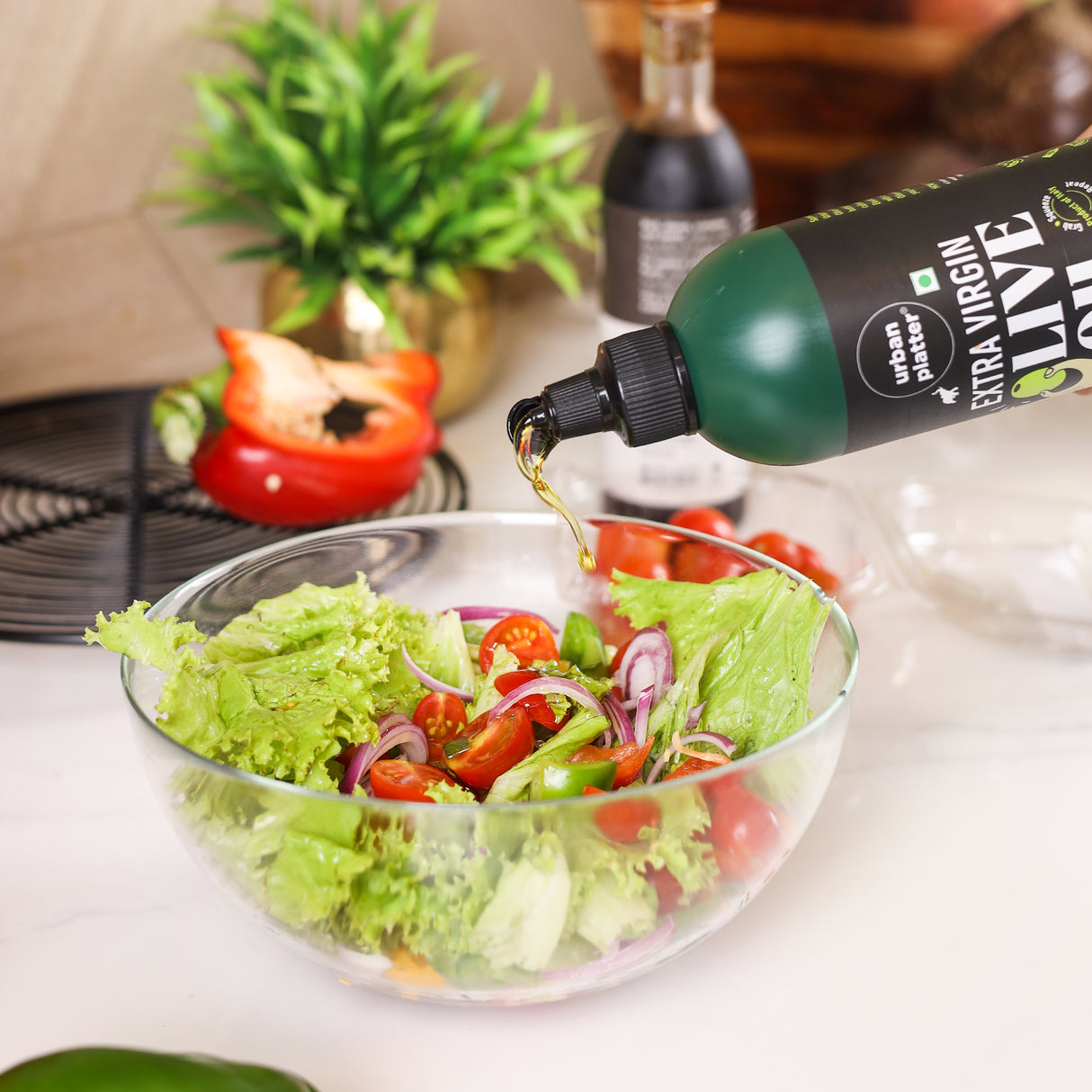 Urban Platter Extra Virgin Olive Oil in Squeezy Bottle, 500ml [Product of Italy | Convenient Squeezable Bottle | Argemone Oil Free]