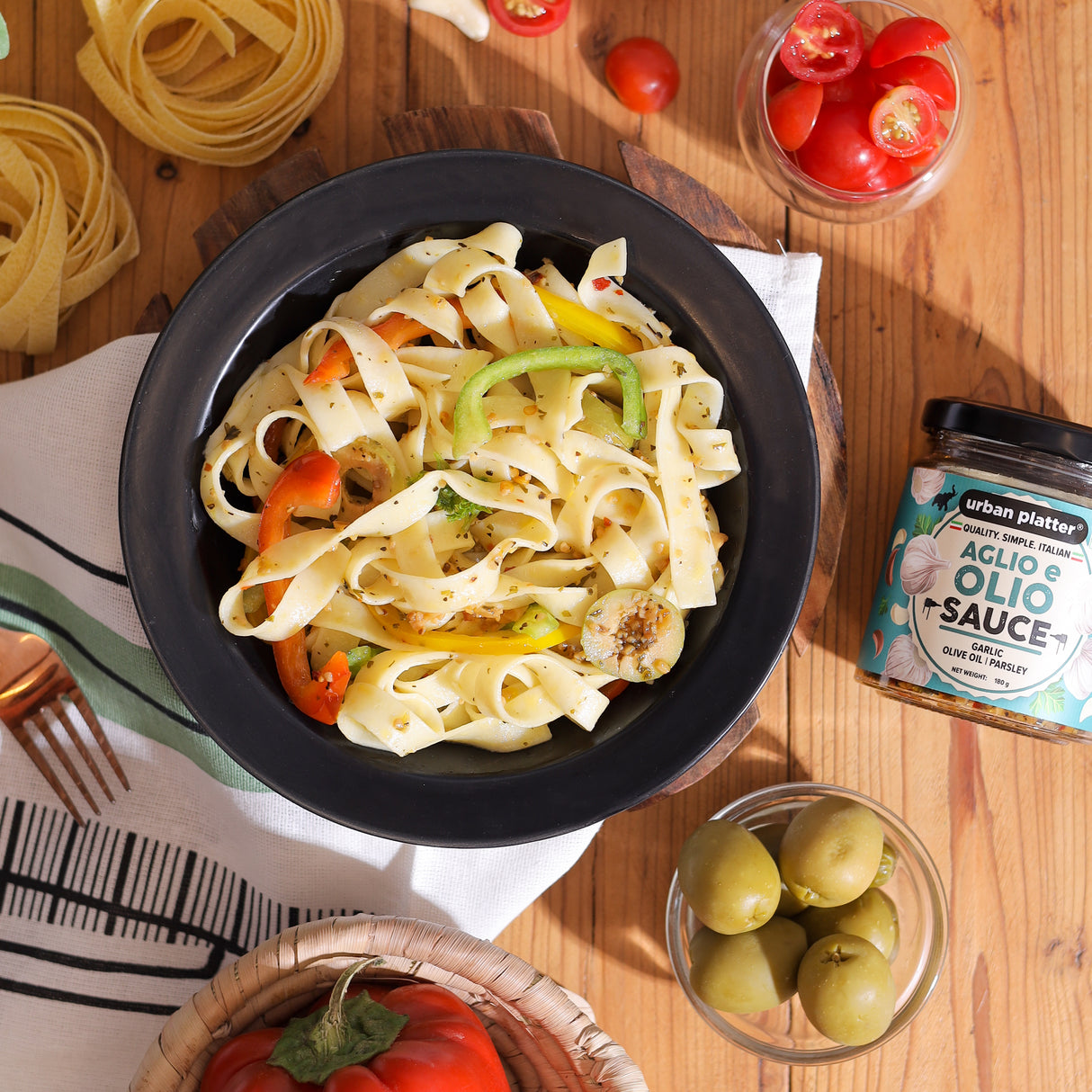 Urban Platter Aglio e Olio Sauce, 180g (Plant Based | Preservative-free | Italian Inspired Pasta Sauce & Dipping Oil)