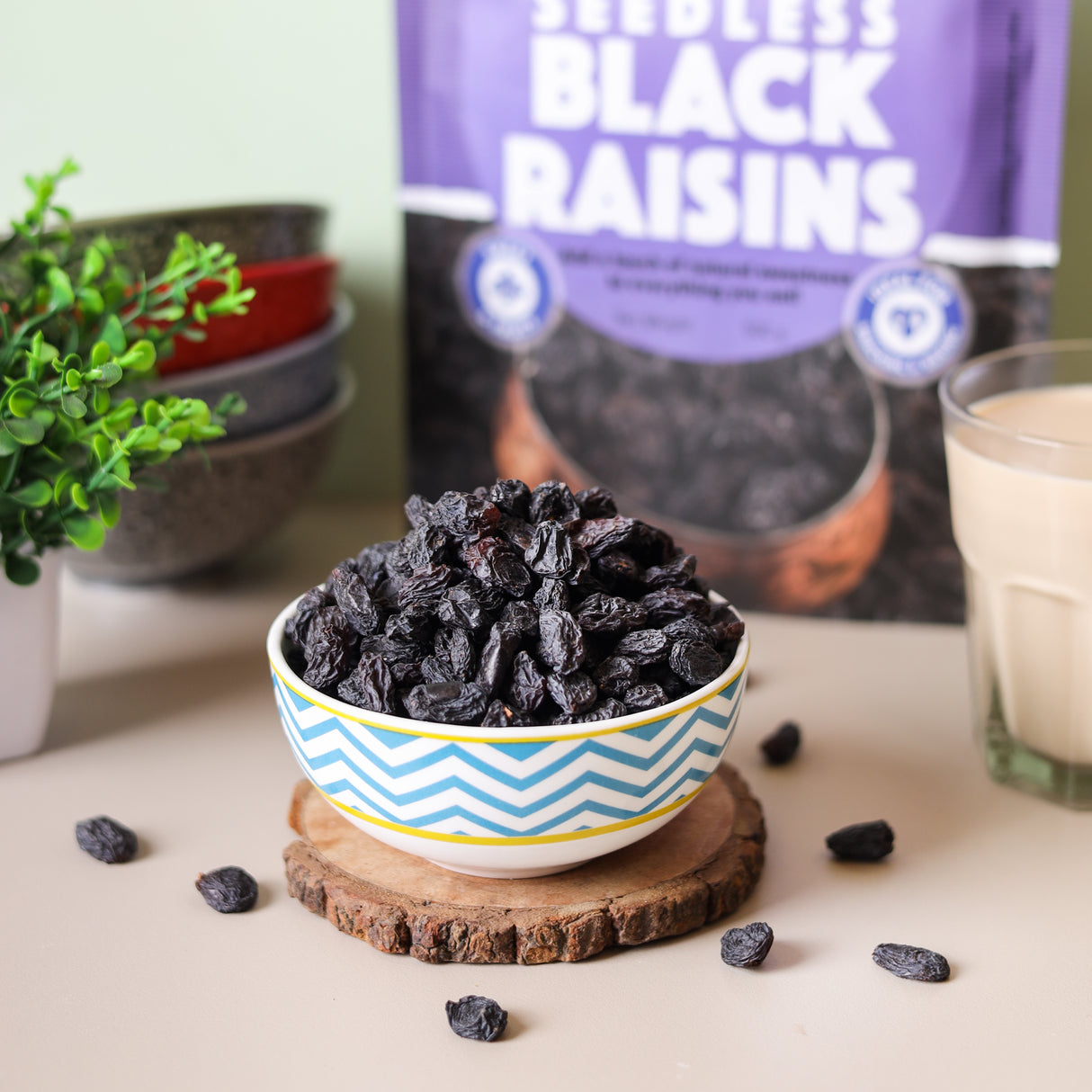 Urban Platter Seedless Black Raisins, (Garnish or Add to Fruit Salads, Oatmeals, Mueslis, Trail Mixes, Ice creams, Baked Goods, Kheer & Ladoos)