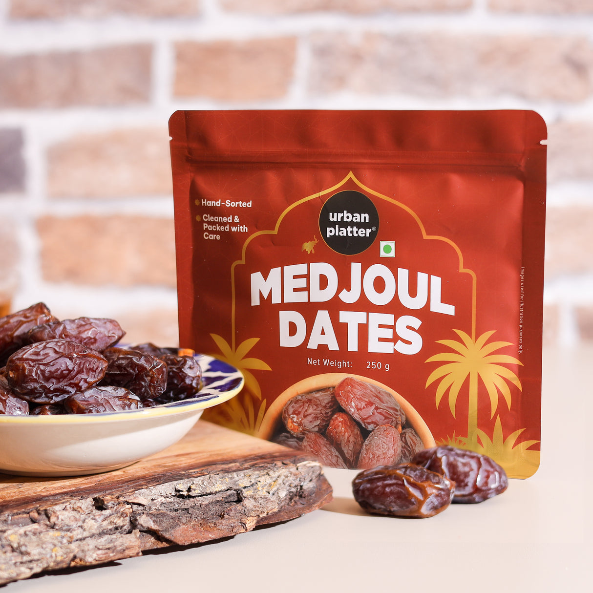 Urban Platter Medium Medjoul Dates, 1Kg (Hand-Sorted | Moist & Caramelly Texture | Perfect for Snacking & Gifting)
