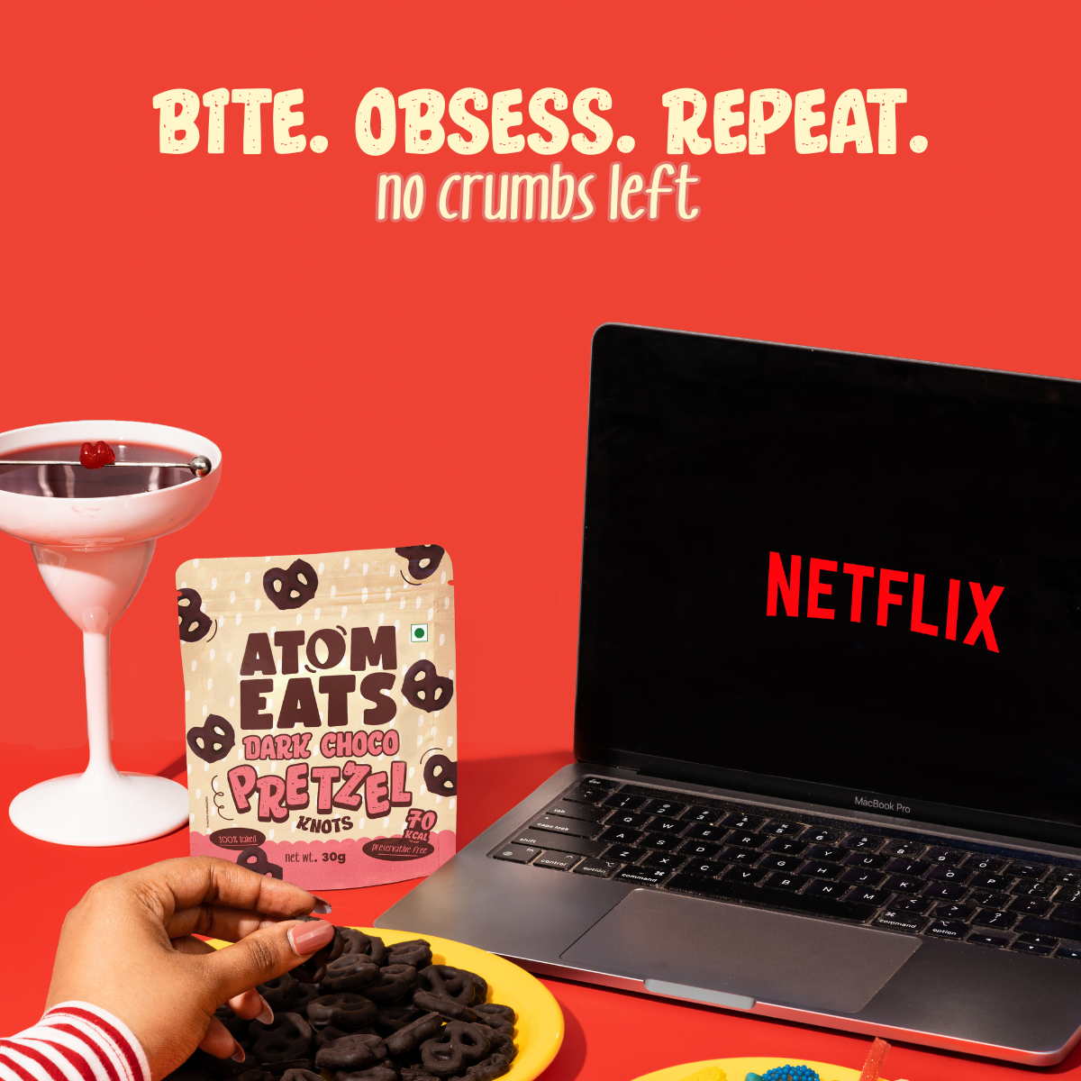 Atom Eats Dark Chocolate Dipped Pretzels, 30g